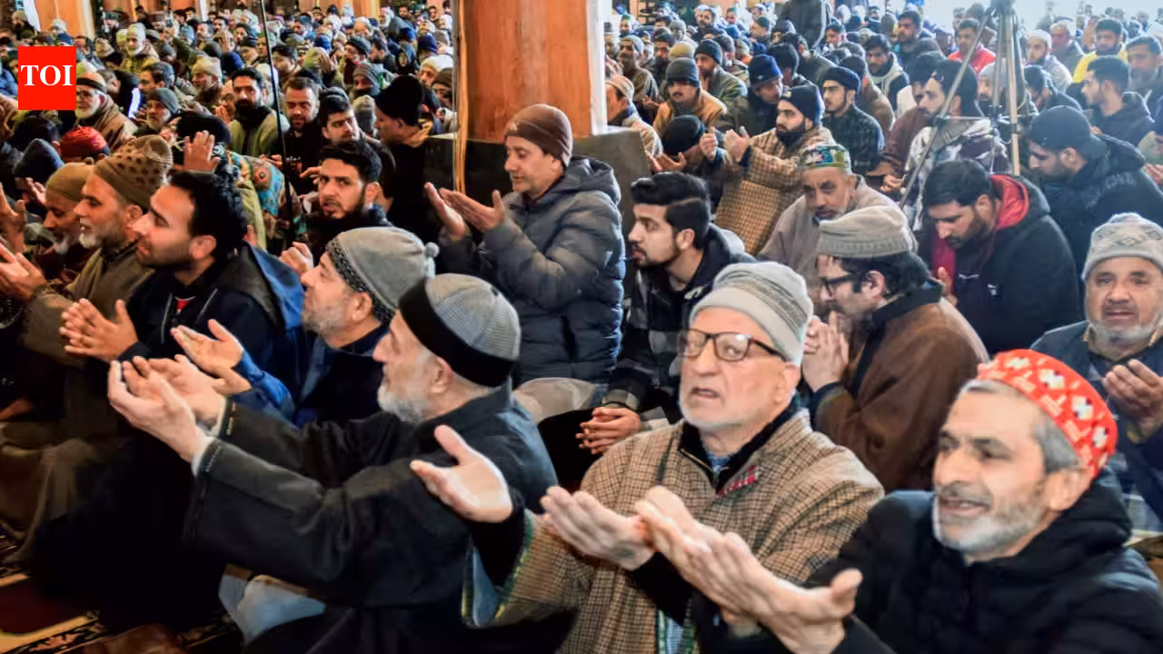 Omar, Mehbooba, Mirwaiz oppose bid to enforce uniform Friday sermons | India News Omar, Mehbooba, Mirwaiz oppose bid to enforce uniform Friday sermons | India News