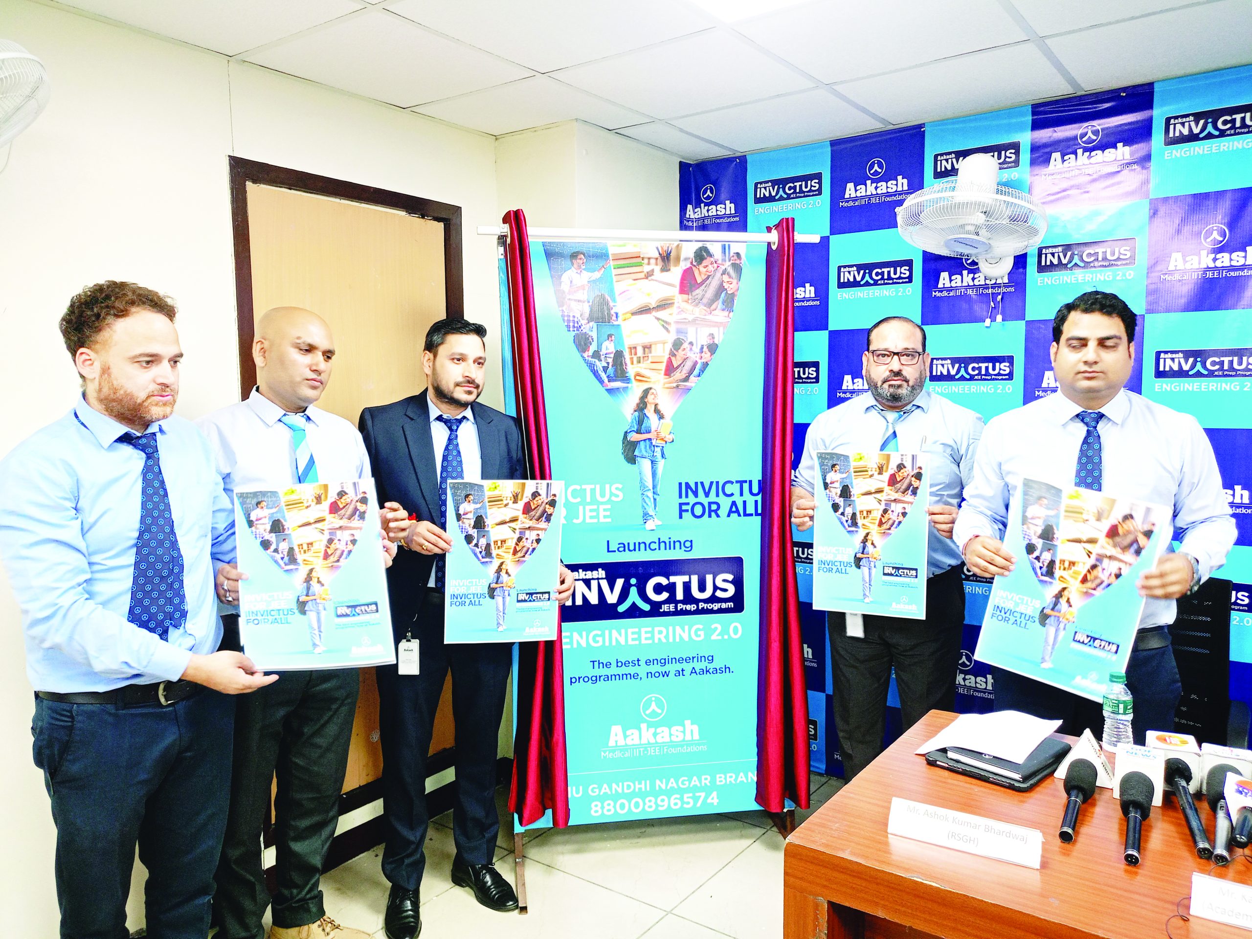 AESL launches Aakash INVICTUS – Engineering 2.0 AESL launches Aakash INVICTUS – Engineering 2.0