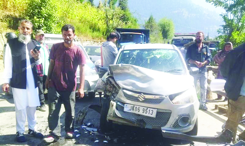 Six injured as cars collide in Bhaderwah
