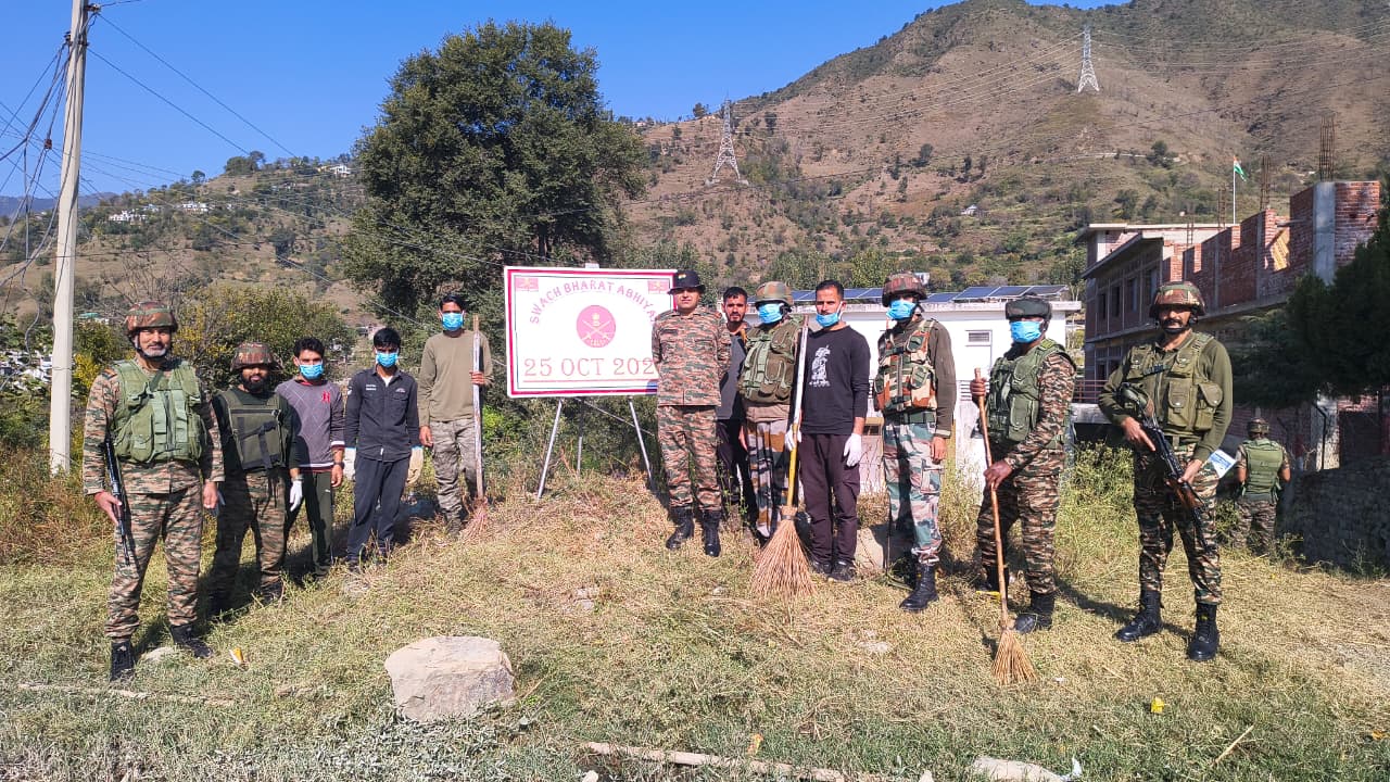 Army organizes Swachh Bharat Abhiyan at Thanamandi Army organizes Swachh Bharat Abhiyan at Thanamandi
