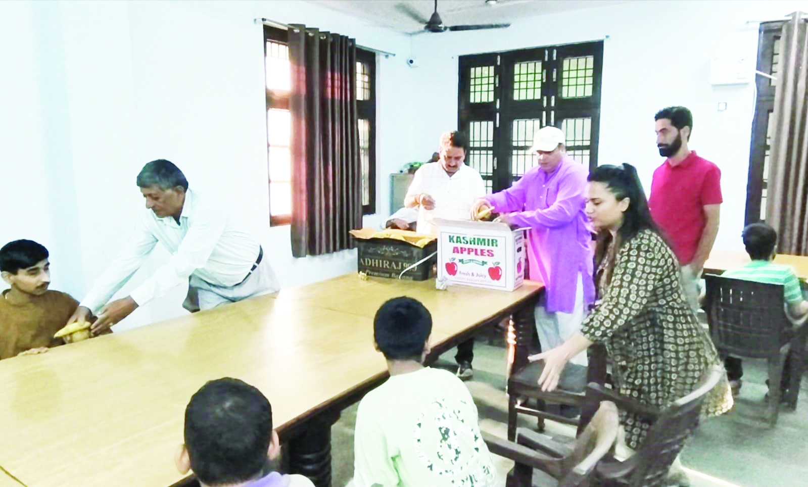 Braham Jyot meets visually impaired children in Roop Nagar