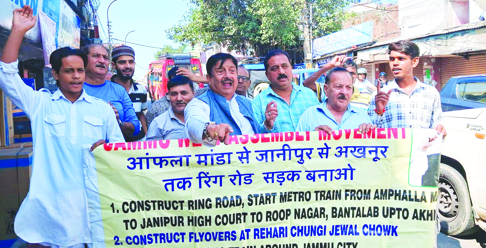 Dimple leads traders’ protest against Amphalla-Janipur Flyover, warns of mass agitation