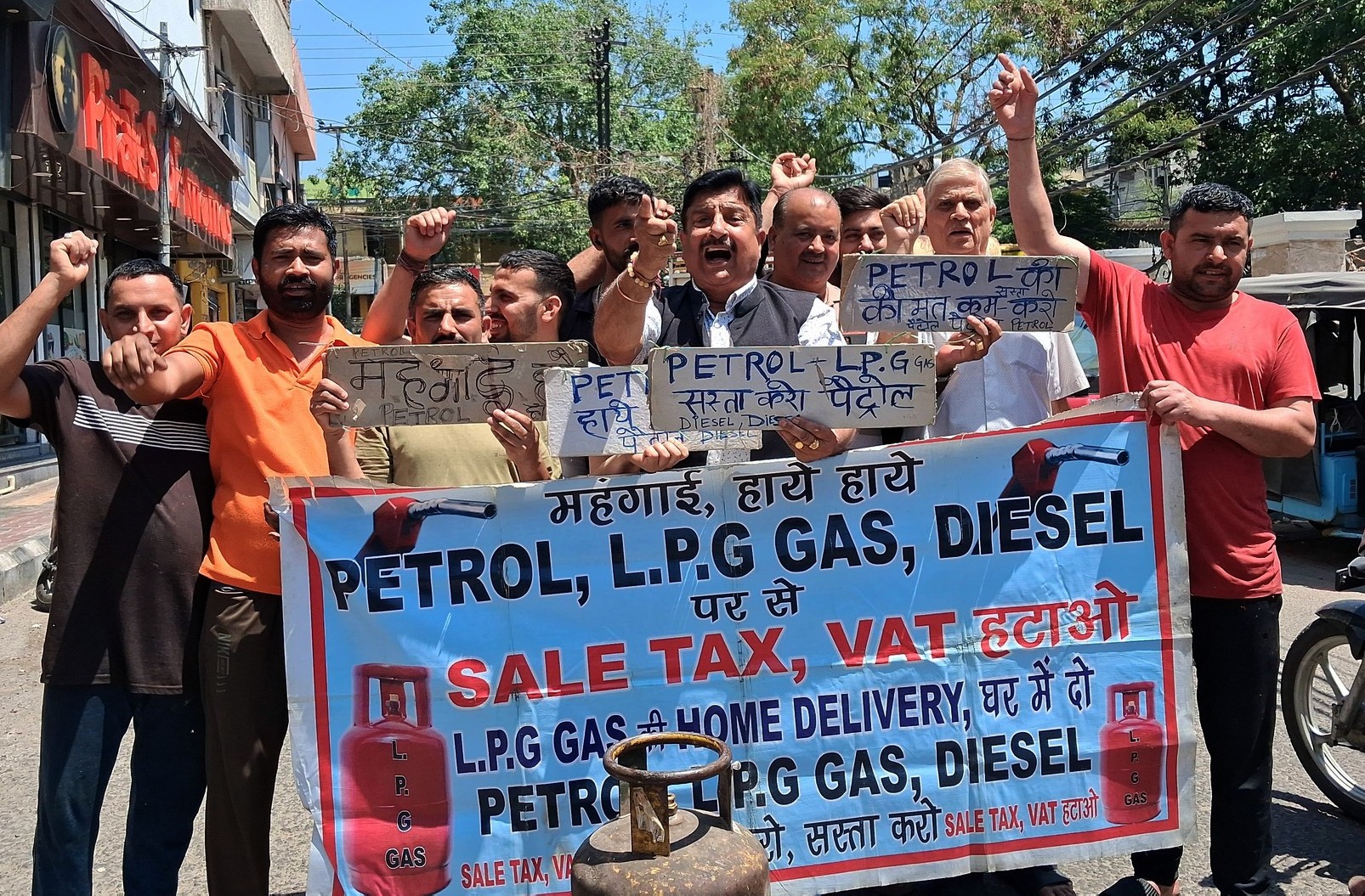 Dimple protests against LPG, petrol and diesel price hikes