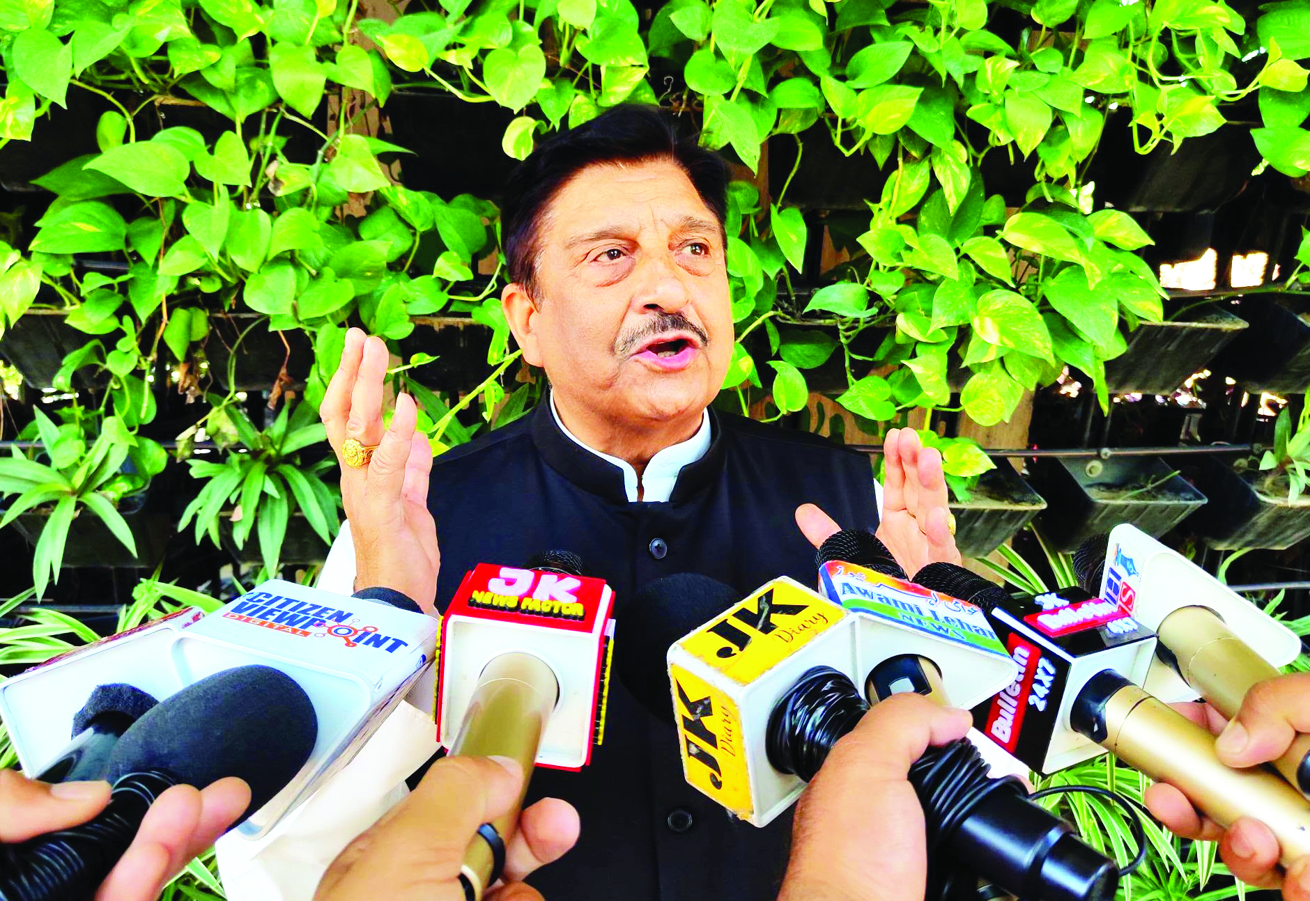 Dimple seeks salary relief for employees, Rs 35,000 pay for SPOs