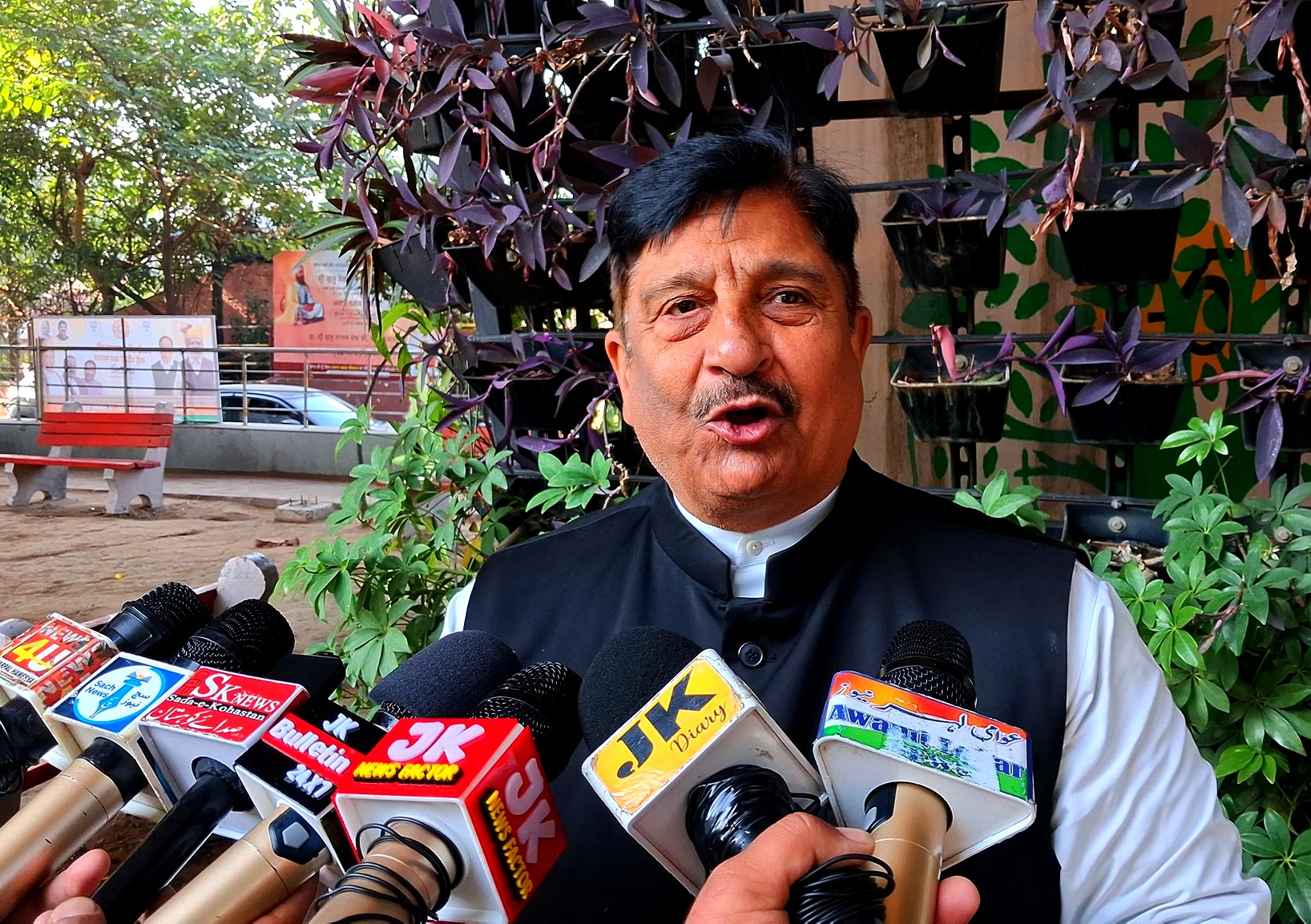 Dimple welcomes proposed salary hike for SPOs, seeks regularisation of daily wagers and other workers