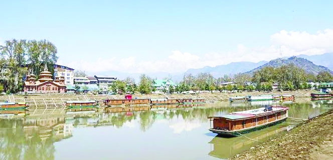 Dry weather likely in J&K till Oct 23, rain and snow forecast for Oct 24–25