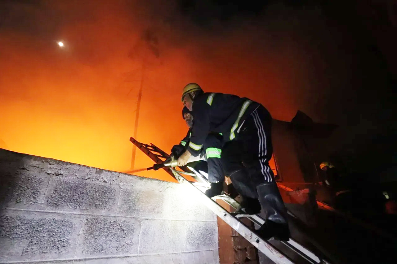 12 fire stations, 20 fire tenders battle massive Kaka Sarai blaze for seven hours
