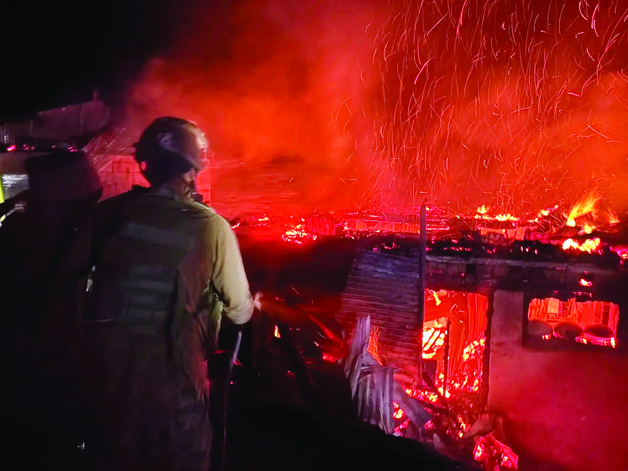 Midnight fire guts three houses, Six shops in Poonch