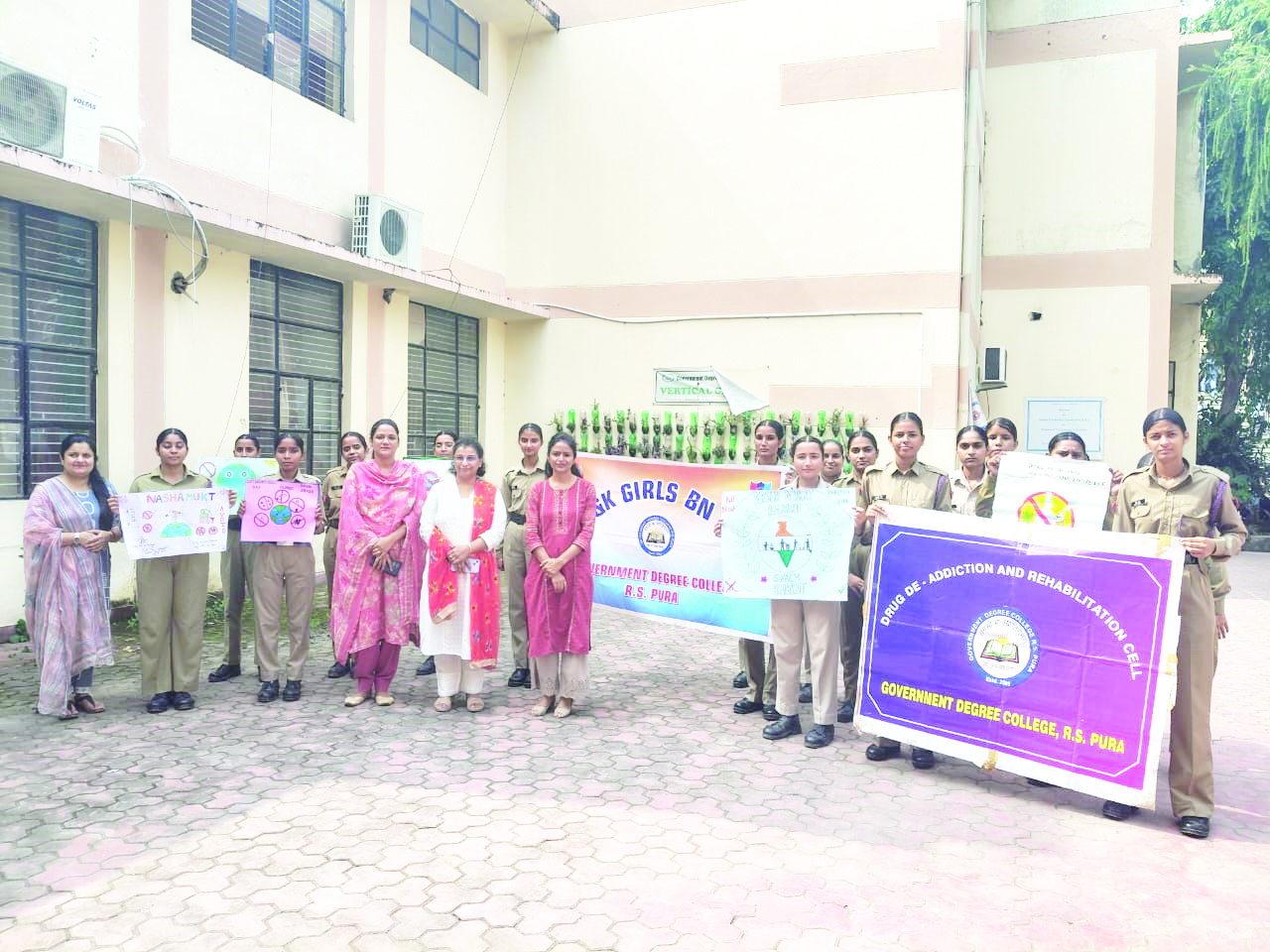 GDC R S Pura organises poster making activity under Nasha Mukt Bharat Abhiyan GDC R S Pura organises poster making activity under Nasha Mukt Bharat Abhiyan