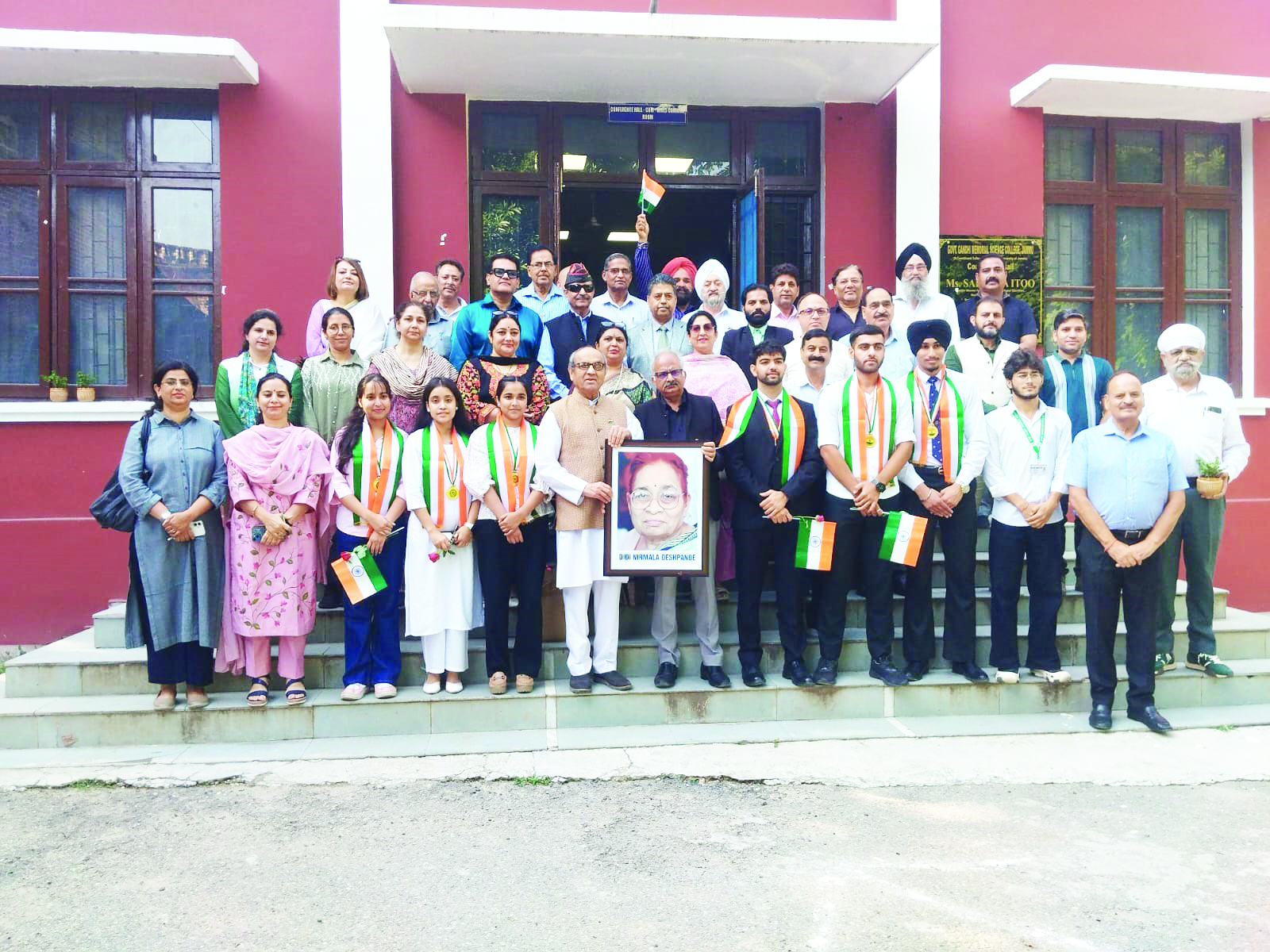 GGM Science College in collaboration with GGF, felicitates students, dignitaries