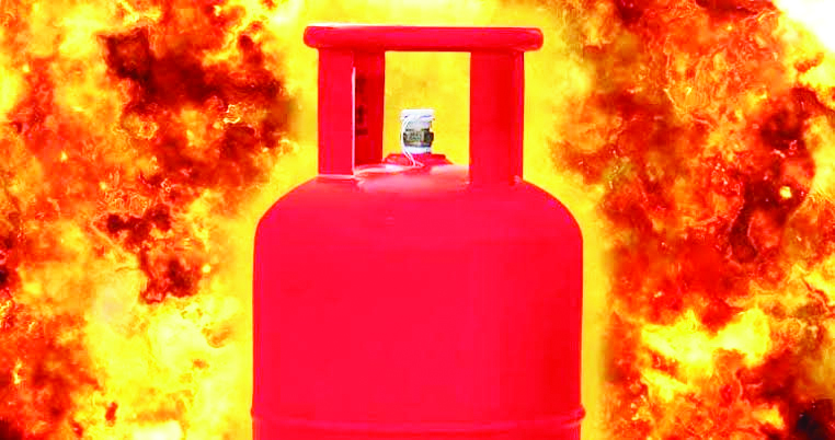 Man injured, Kitchen damaged in gas cylinder explosion in Kupwara