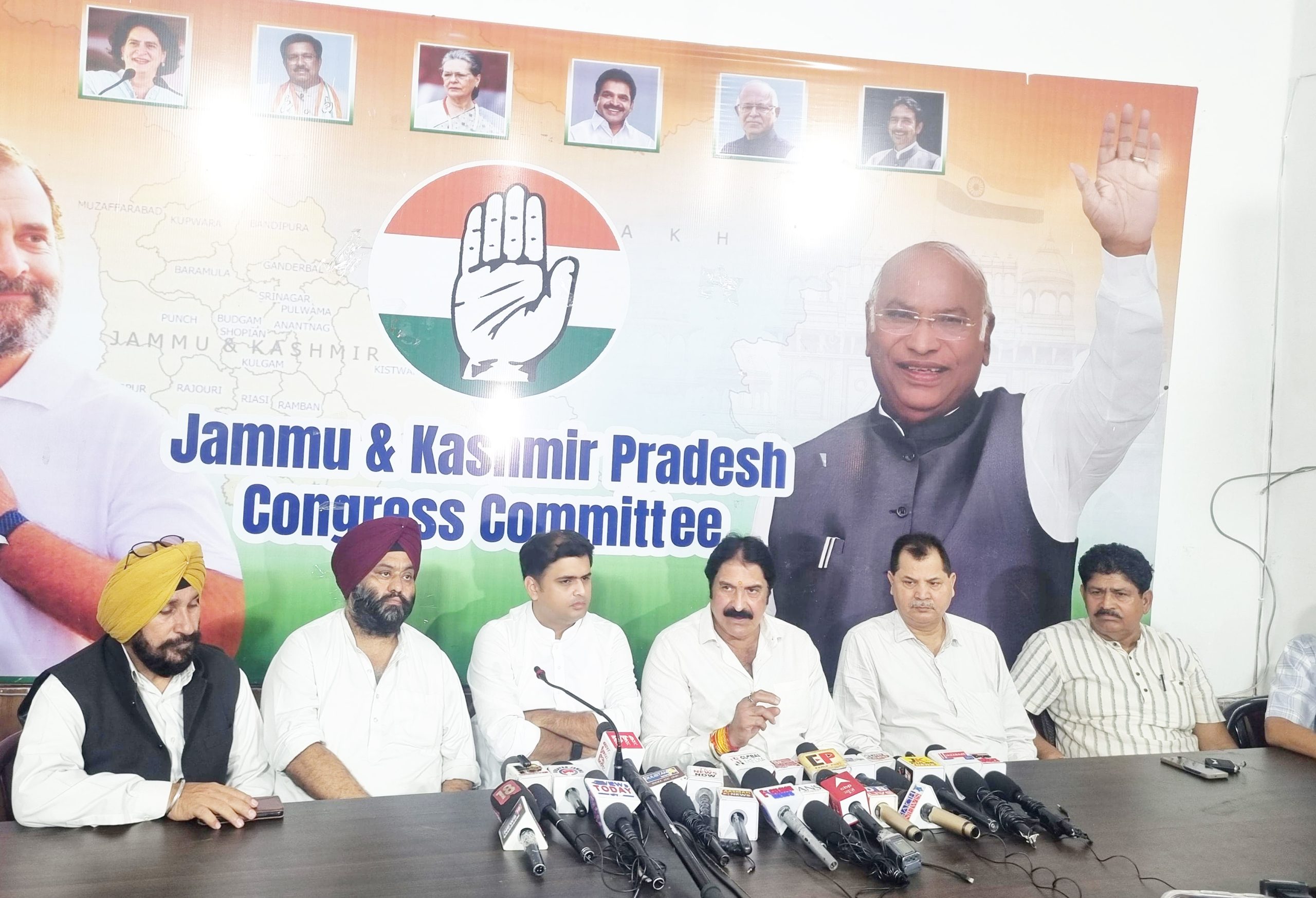 INDIA Bloc leaders demand CEC’s resignation over alleged electoral irregularities