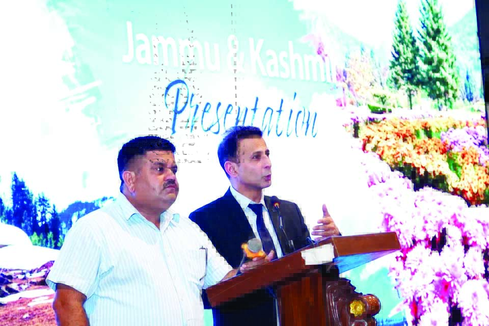 J&K Tourism delivers impactful presentation at B2B networking dinner of IITM Mumbai