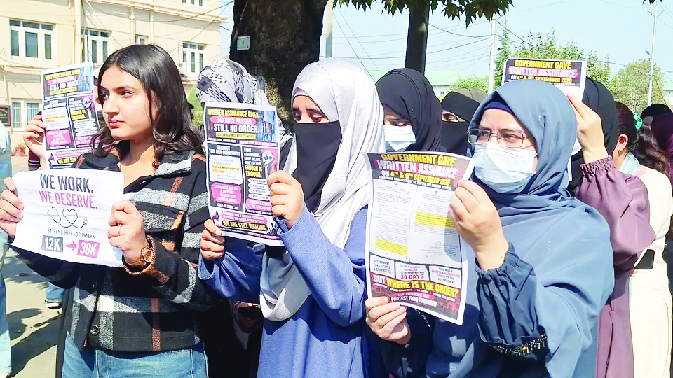J&K MBBS, BDS interns continue protest, seek written order on stipend hike