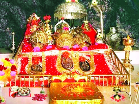 Navratri witnesses heavy rush at Mata Vaishnodevi Temple, 3.81 lakh pilgrims pay obeisance