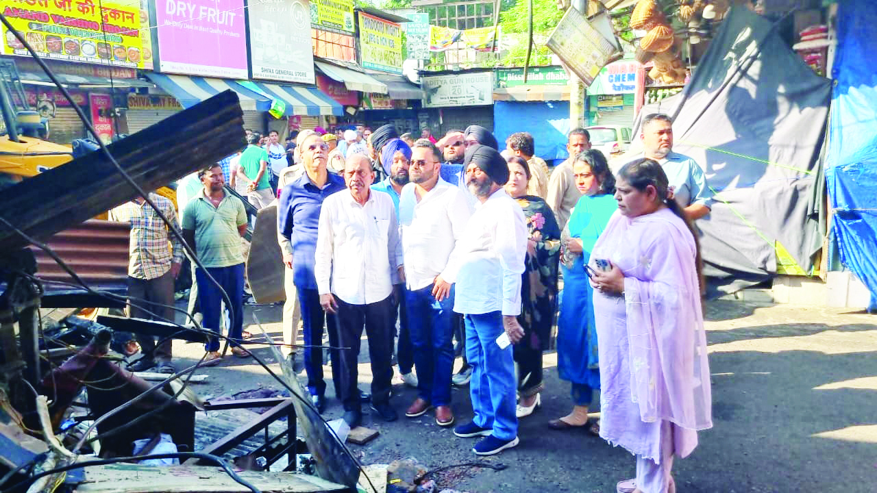 Manjit Singh visits fire-ravaged Shiv Market, demands immediate compensation for shopkeepers