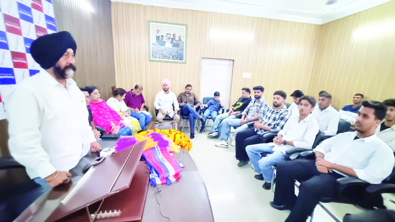 Paramedical students join Apni Party Student Union in Jammu