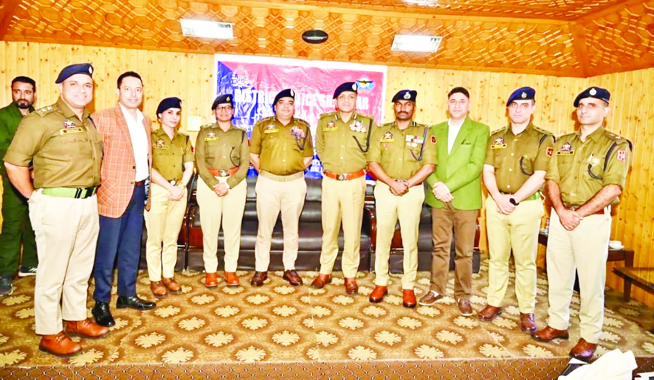Srinagar Police bids farewell to four outgoing officers, Lauds their service