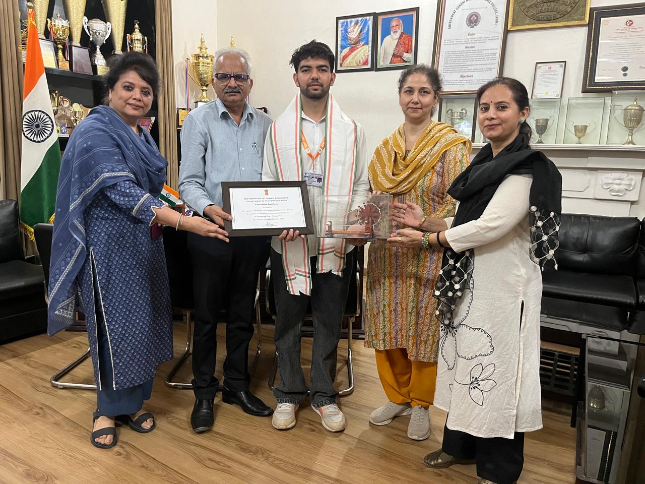 Principal GGM Science College honours  ‘Shanti Doot’ Saksham Dhariwal