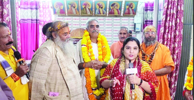 Pt. Suresh Pujari honours eminent religious personalities at ceremony in Sarwal Pt. Suresh Pujari honours eminent religious personalities at ceremony in Sarwal