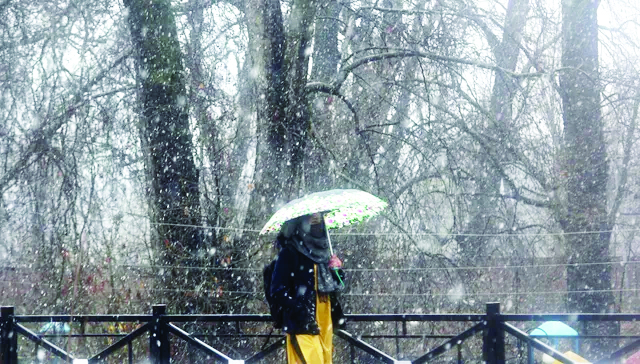 MeT Forecasts Fresh Rain, Snowfall in Jammu Kashmir