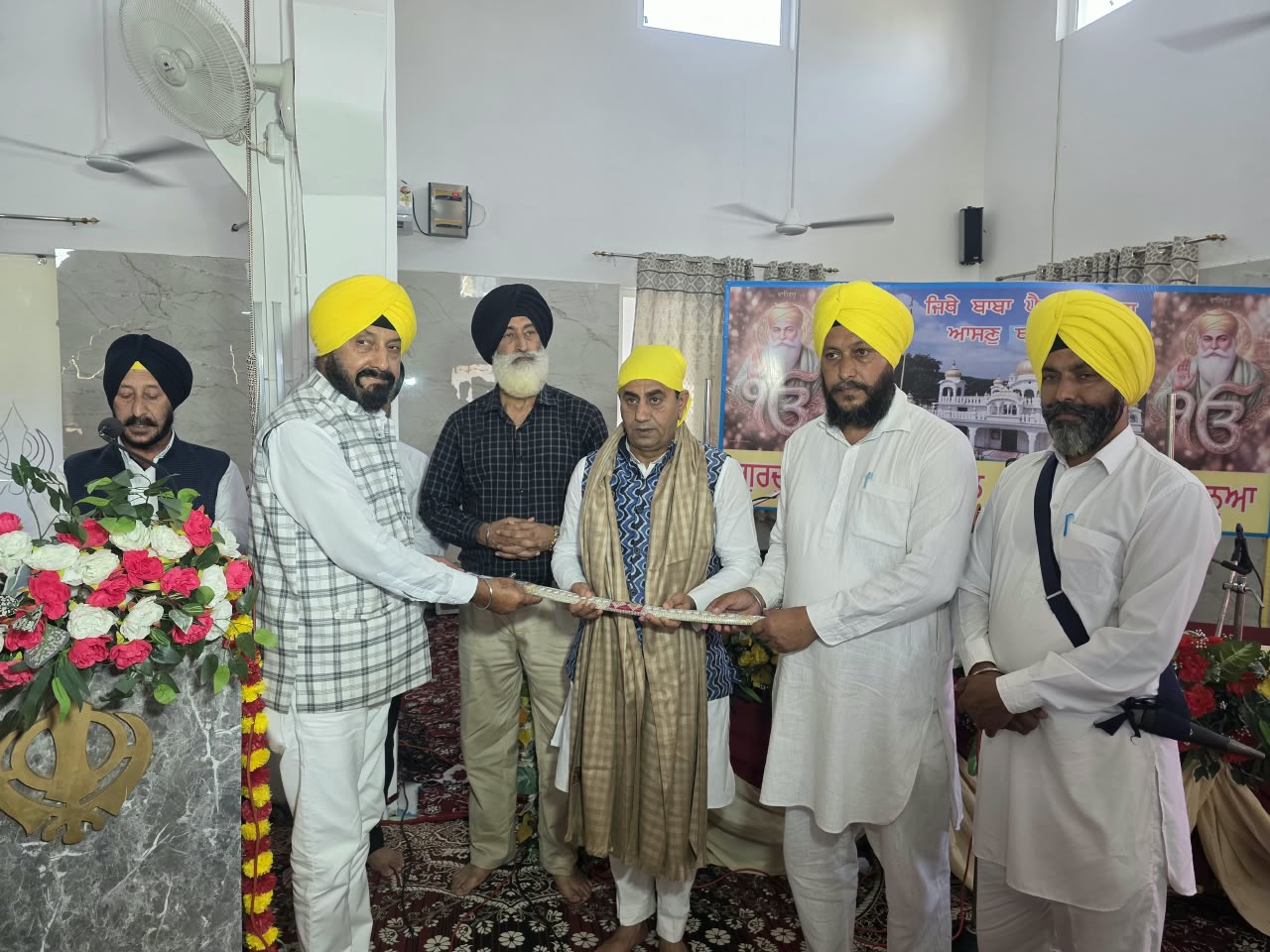 Rajiv Jasrotia visits Historic Gurdwara Charan Kamal Sahib in Kathua