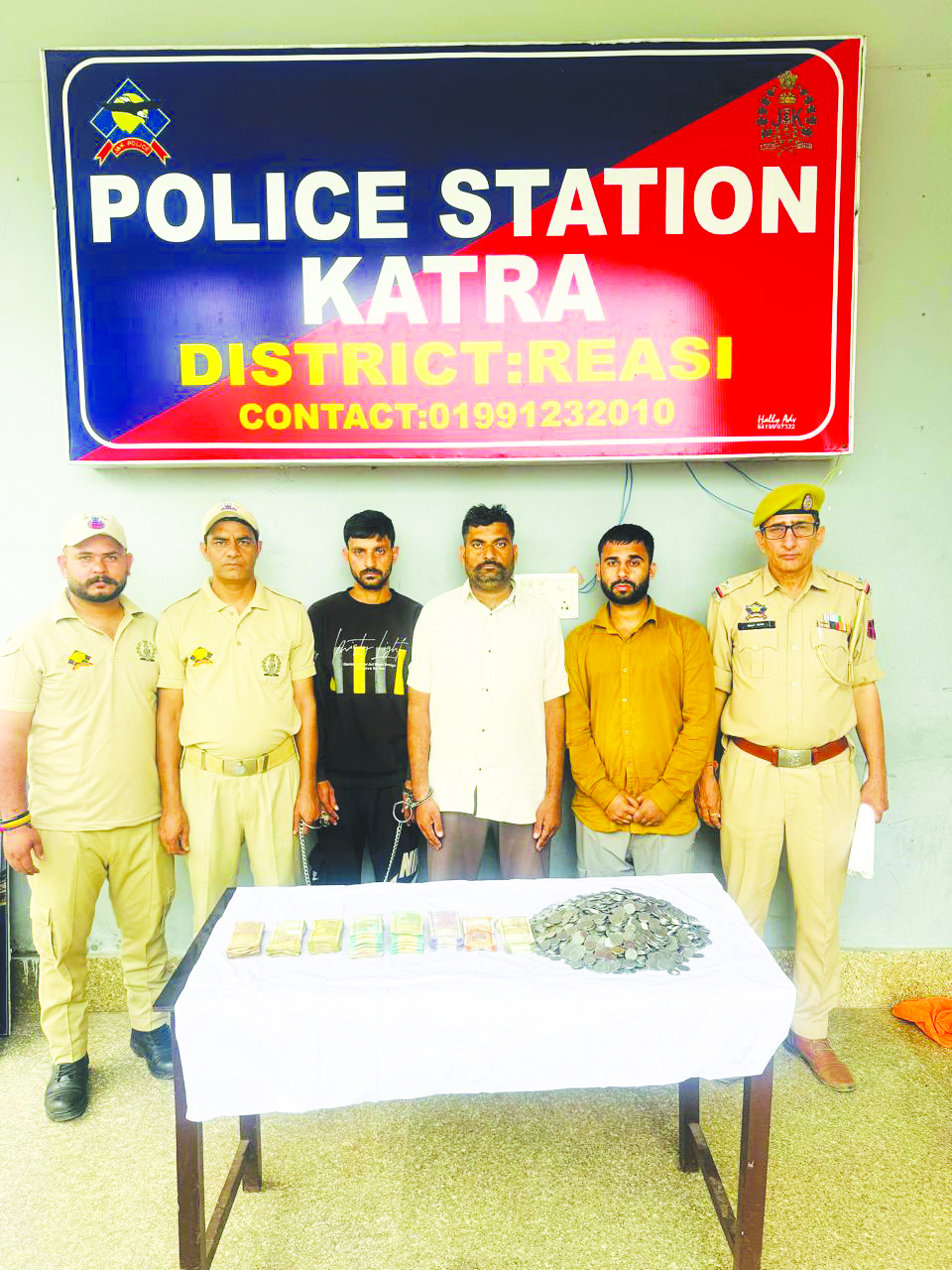 Reasi Police solves theft case, arrests three accused persons, recovers stolen cash