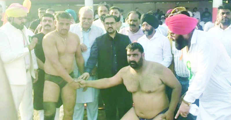 Satish Sharma witnesses Grand Dangal at R.S. Pura; Hails Wrestling Tradition
