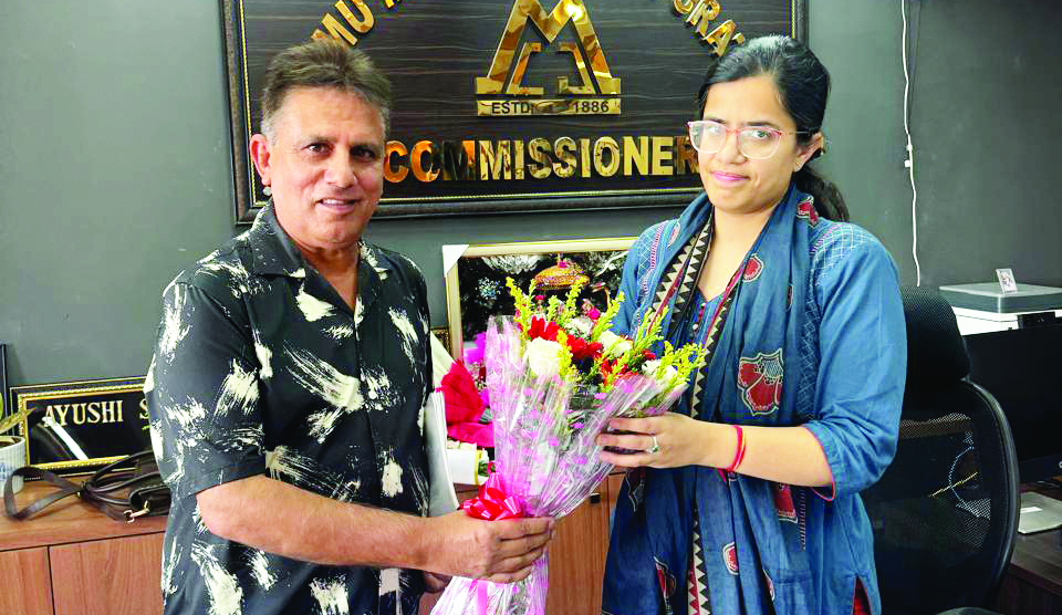 Devender Seth calls on JMC Commissioner Ayushi Sudan, raises key civic issues