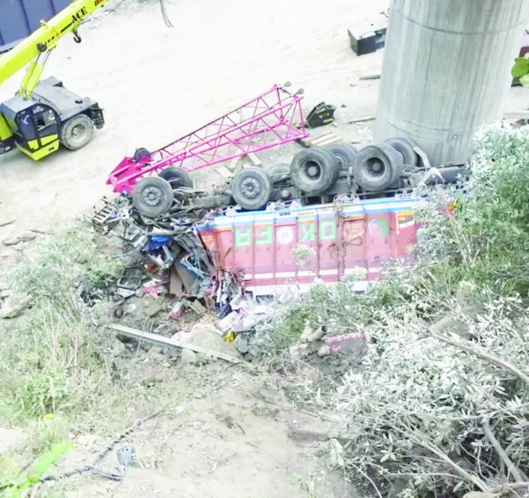 Truck falls into Bisleri Nallah in Banihal, driver dies, conductor injured