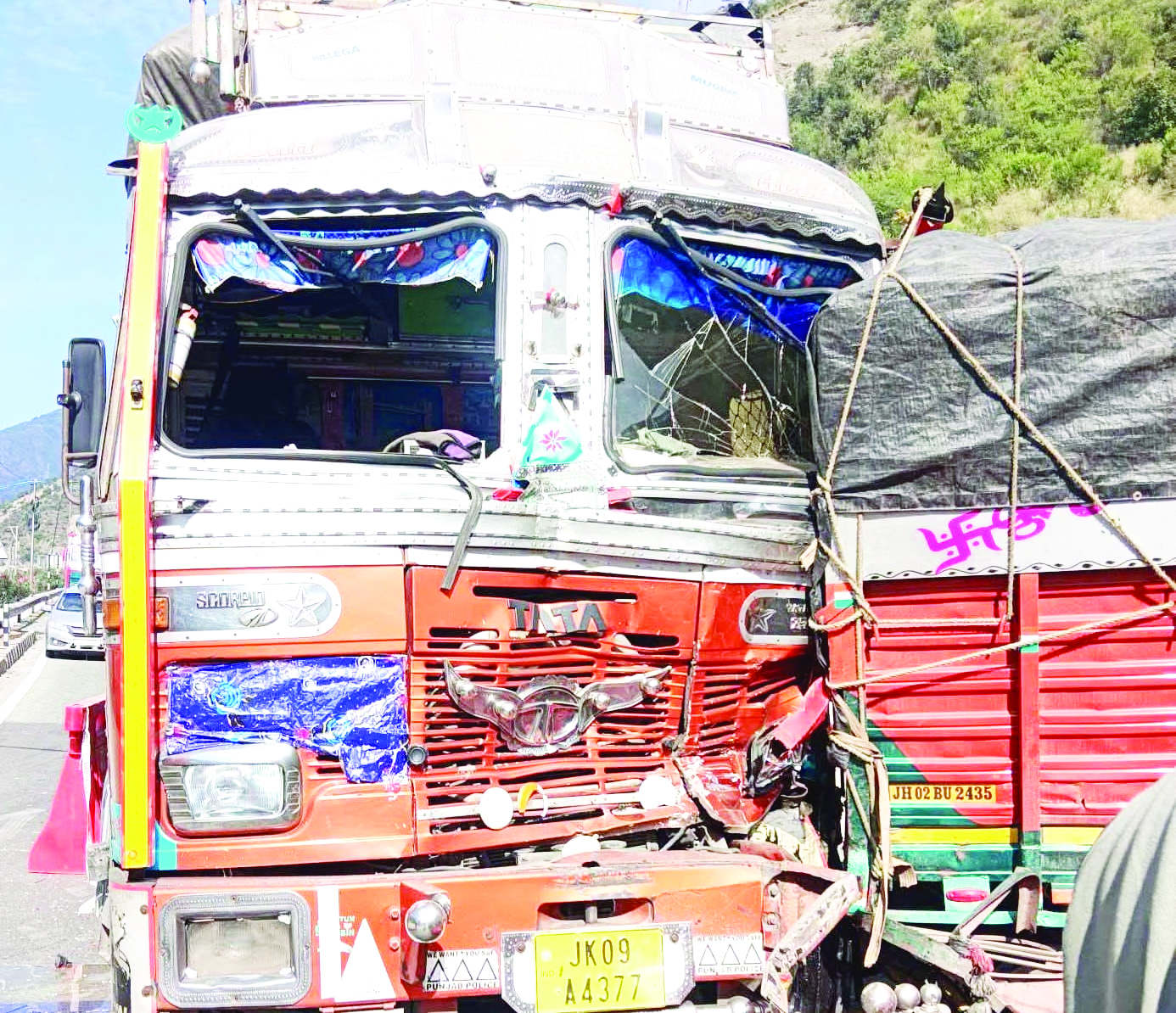 Highway worker killed, truck conductor injured in Ramban accident